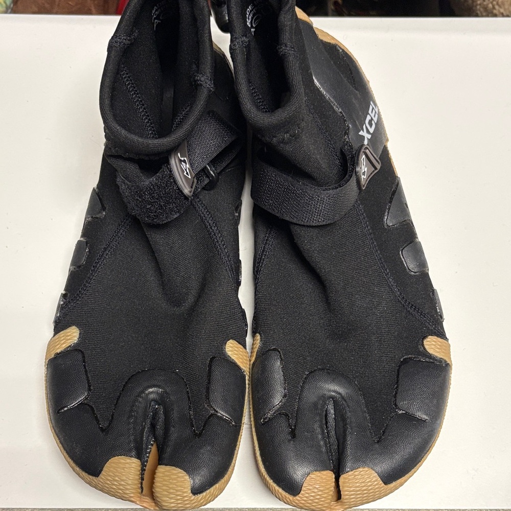 XCEL Men's Black and Tan Swim Boots